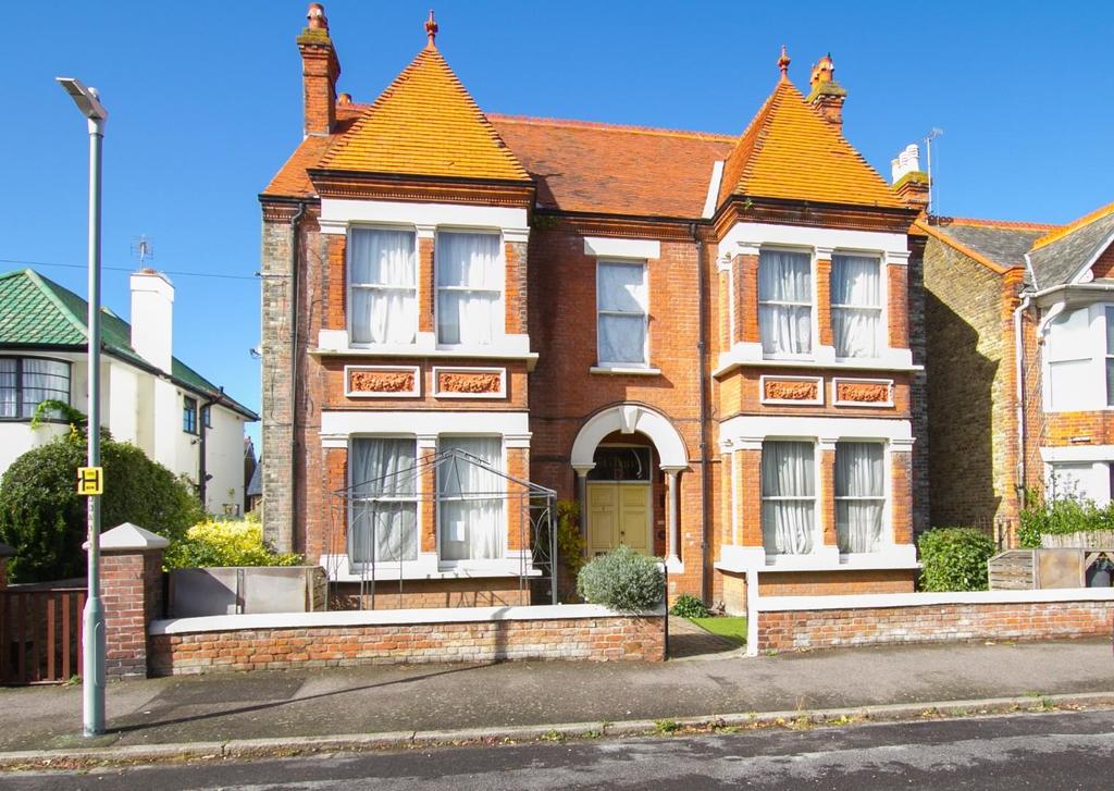 Downs Park, Herne Bay 8 bed detached house £550,000