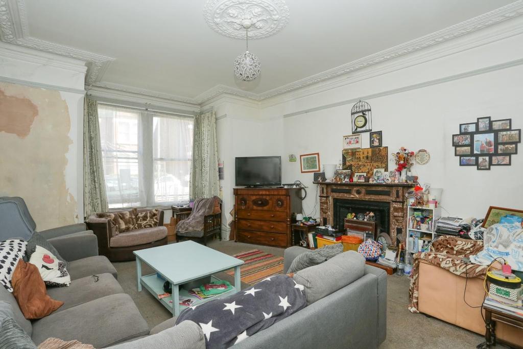 Downs Park, Herne Bay 8 bed detached house £550,000