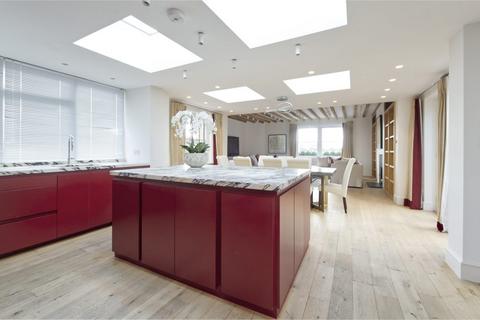 4 bedroom penthouse to rent, Cadogan Square, Knightsbridge, SW1X