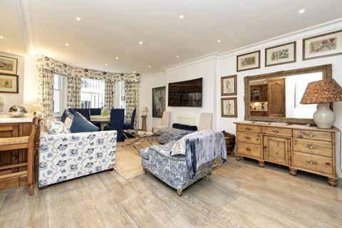 4 bedroom maisonette to rent, Cadogan Square, Knightsbridge, SW1