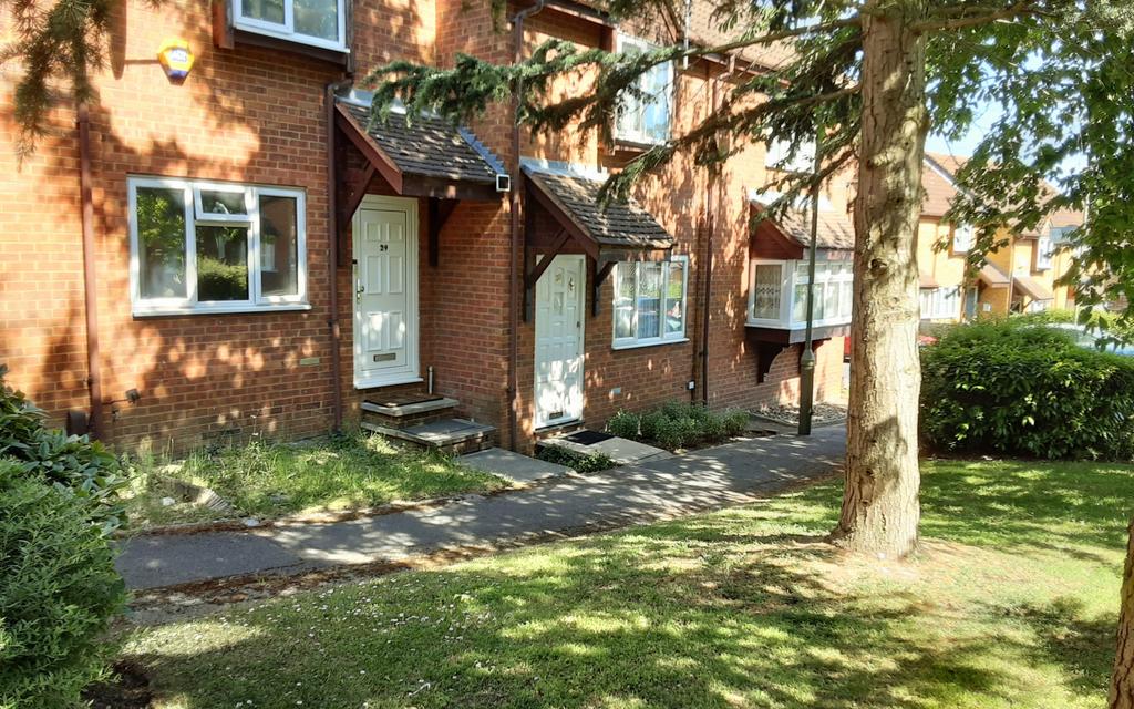 Camarthen Green, Welsh Harp Village 2 bed terraced house £1,400 pcm