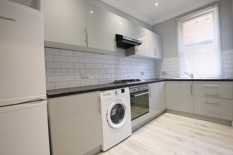 3 bedroom flat to rent, Teignmouth Road, Willesden, NW2