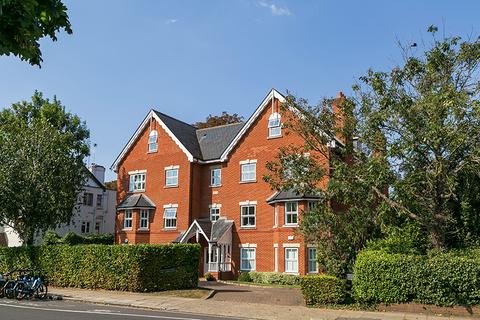 3 bedroom ground floor flat to rent, Sheen Road, Richmond TW10