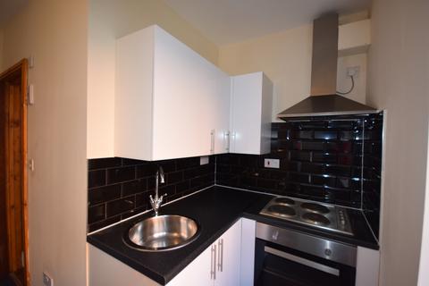 1 bedroom flat to rent, 17 Wordsworth road, southampton SO15