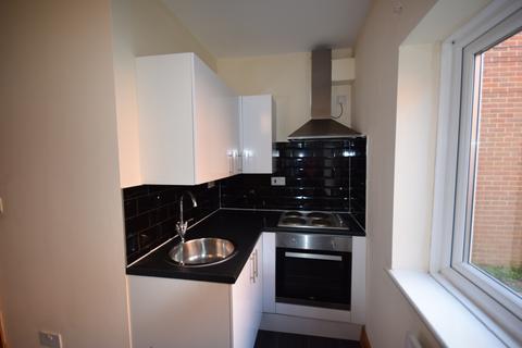 1 bedroom flat to rent, 17 Wordsworth road, southampton SO15