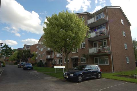 1 bedroom flat to rent, Elton Close, Hampton Wick, Kingston upon Thames KT1