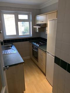 1 bedroom flat to rent, Elton Close, Hampton Wick, Kingston upon Thames KT1