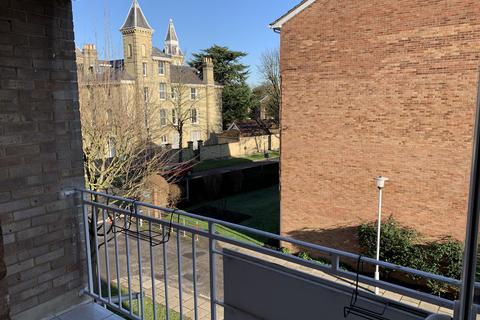 1 bedroom flat to rent, Elton Close, Hampton Wick, Kingston upon Thames KT1