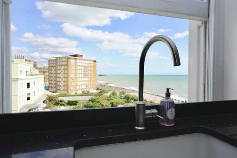 3 bedroom flat to rent, Medina Terrace, Hove