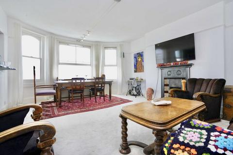 3 bedroom flat to rent, Medina Terrace, Hove