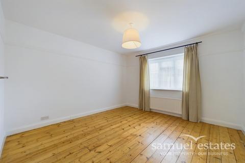 2 bedroom flat to rent, Elphinstone Court, Barrow Road, Streatham, London, SW16