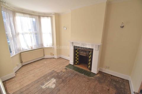 3 bedroom terraced house to rent, Amherst Road, Reading