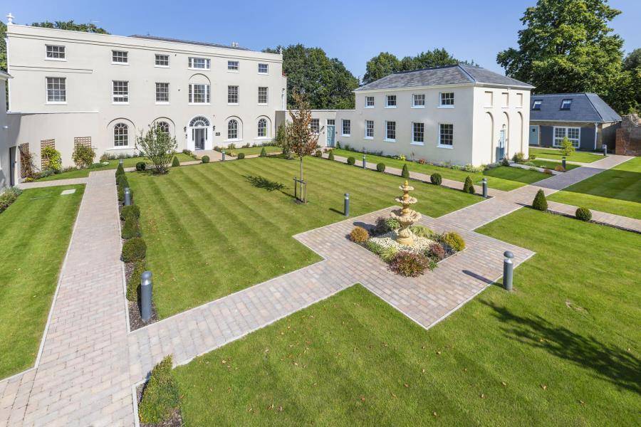 Egham, Surrey 2 bed apartment for sale £465,000