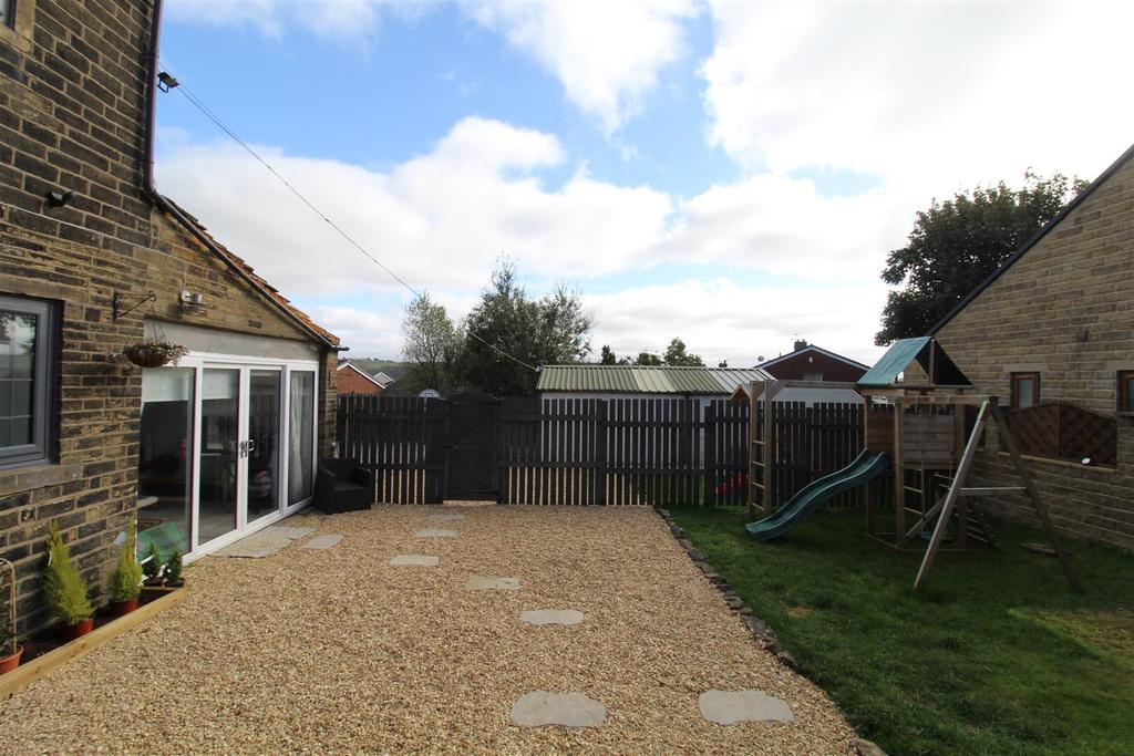 Guide Post, Causeway Foot, Halifax 4 bed farm house £350,000