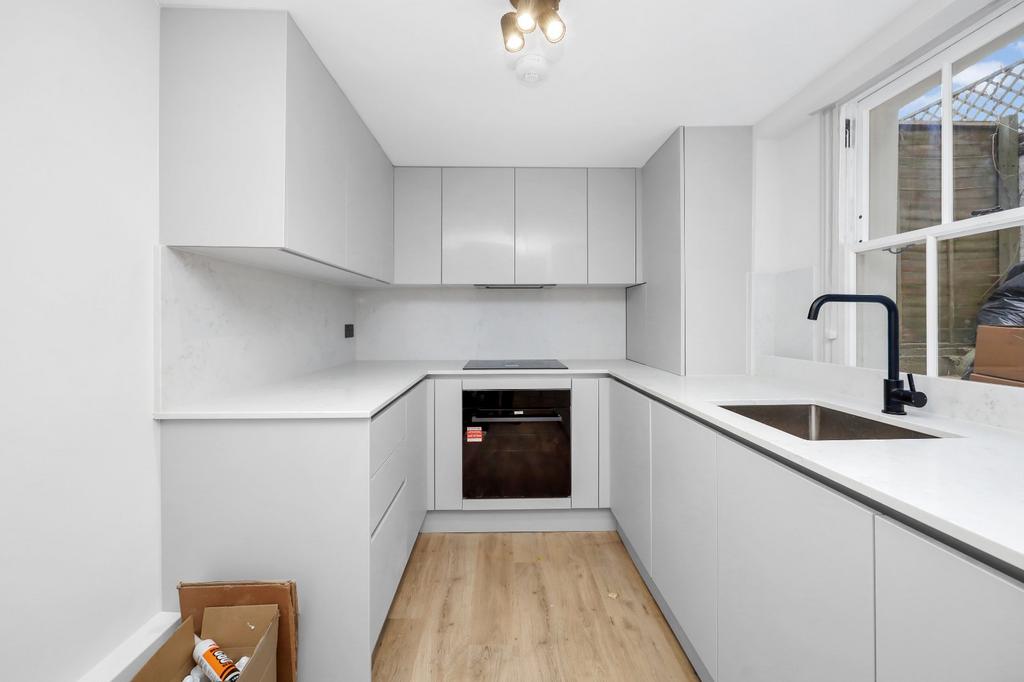 House in London - View 5