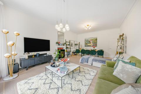 4 bedroom flat to rent, Fitzjohns Avenue, Hampstead, London