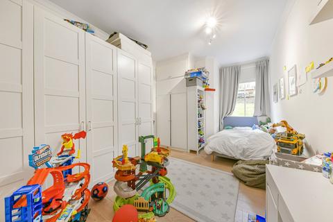 4 bedroom flat to rent, Fitzjohns Avenue, Hampstead, London
