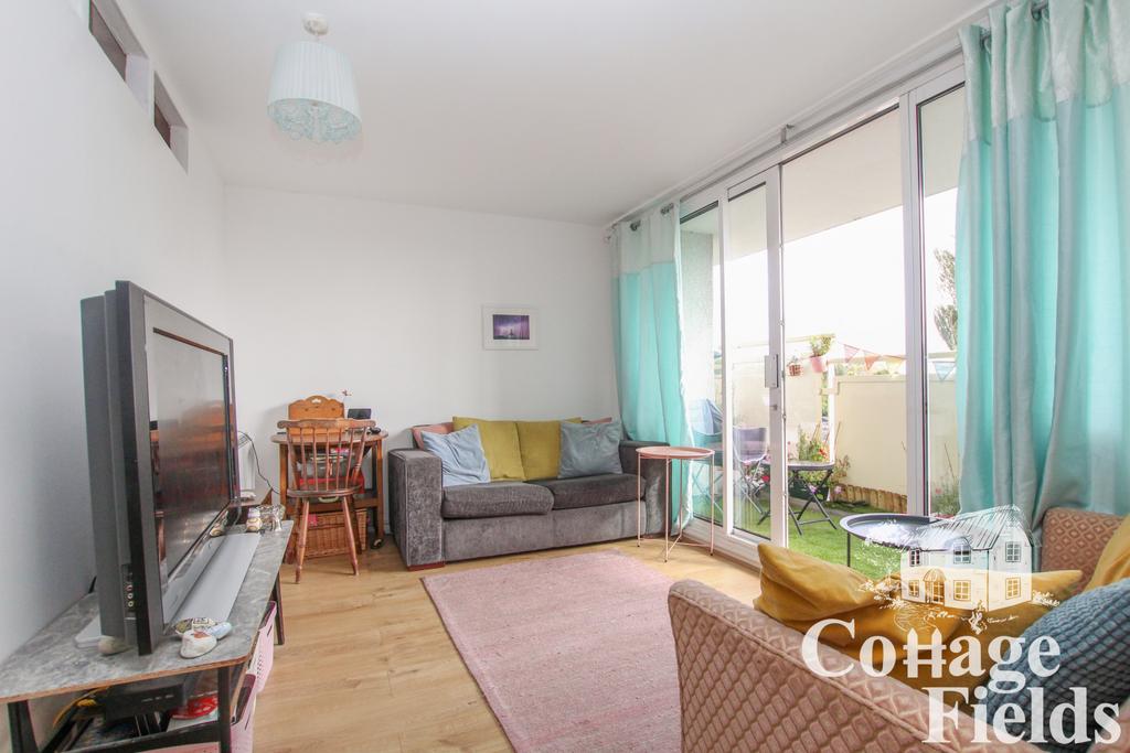 Cedar Road, Enfield Chase, EN2 Two Bedroom Two Reception First Floor Apartment 2 bed flat £