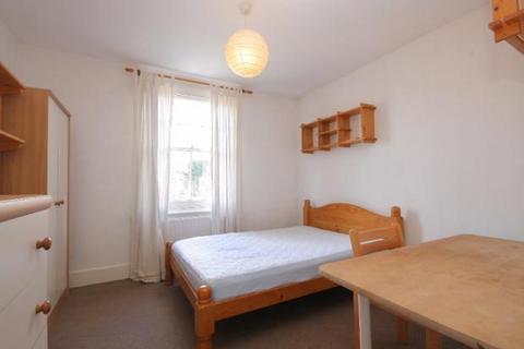 3 bedroom duplex to rent, Wormholt road, LONDON W12