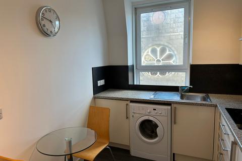 2 bedroom flat to rent, Bon Accord Terrace, City Centre, Aberdeen, AB11