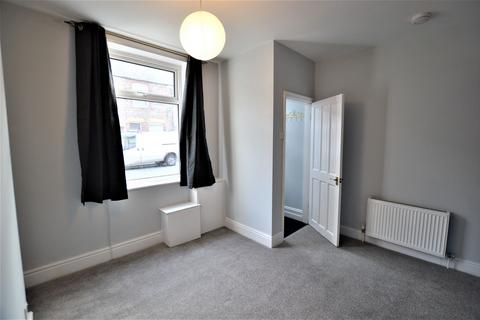 2 bedroom terraced house to rent, Finsbury Street, York YO23