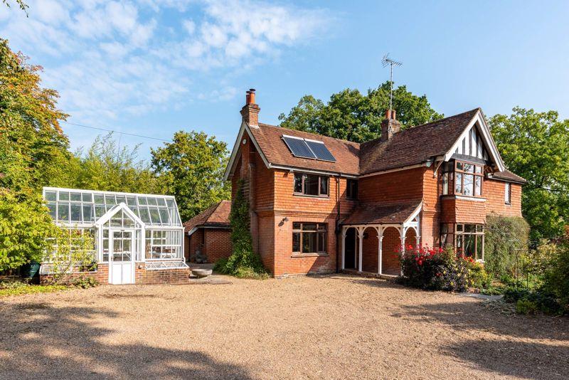 Deaks Lane, Cuckfield 4 bed detached house £1,375,000