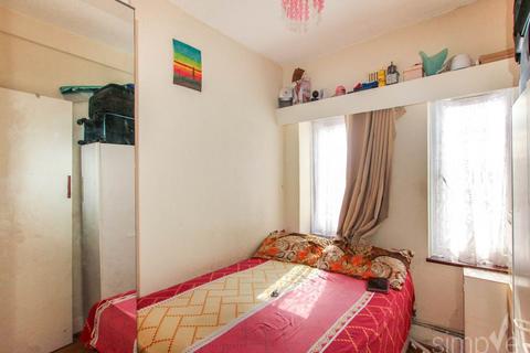 2 bedroom flat to rent, Marlborough Parade, Uxbridge Road , Hillingdon