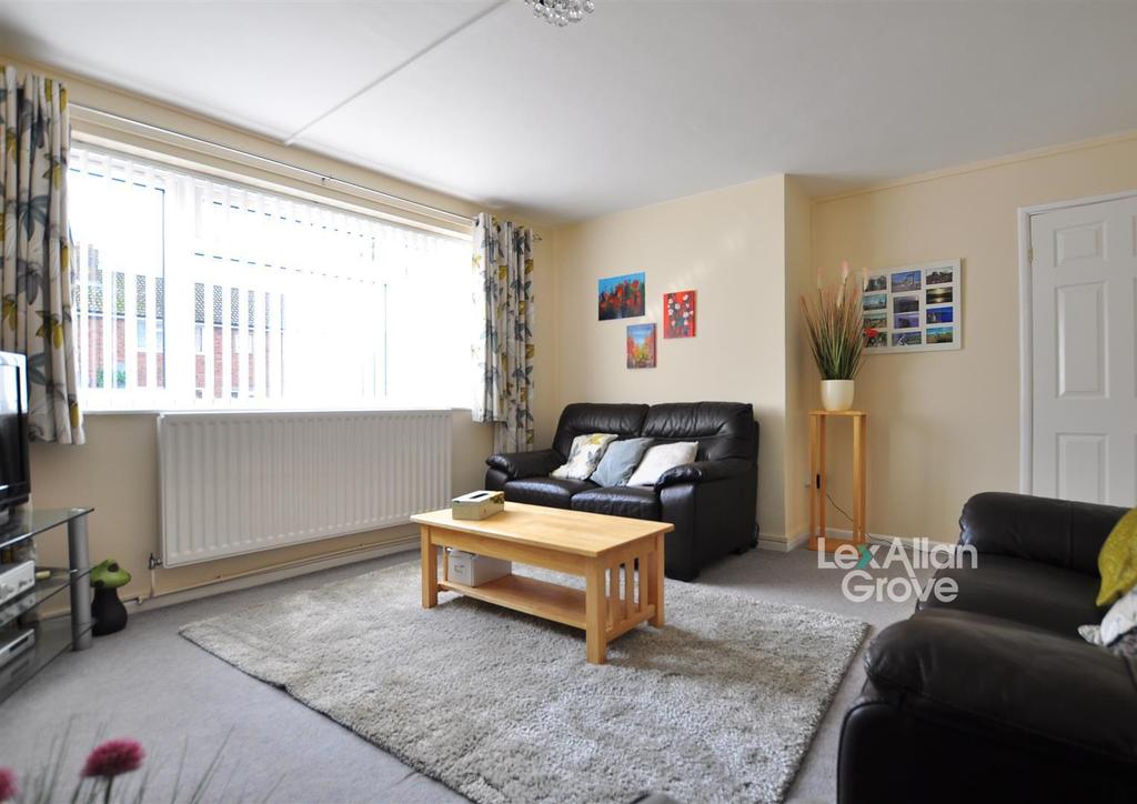 Waverley Crescent, Romsley, Halesowen 2 bed flat £190,000