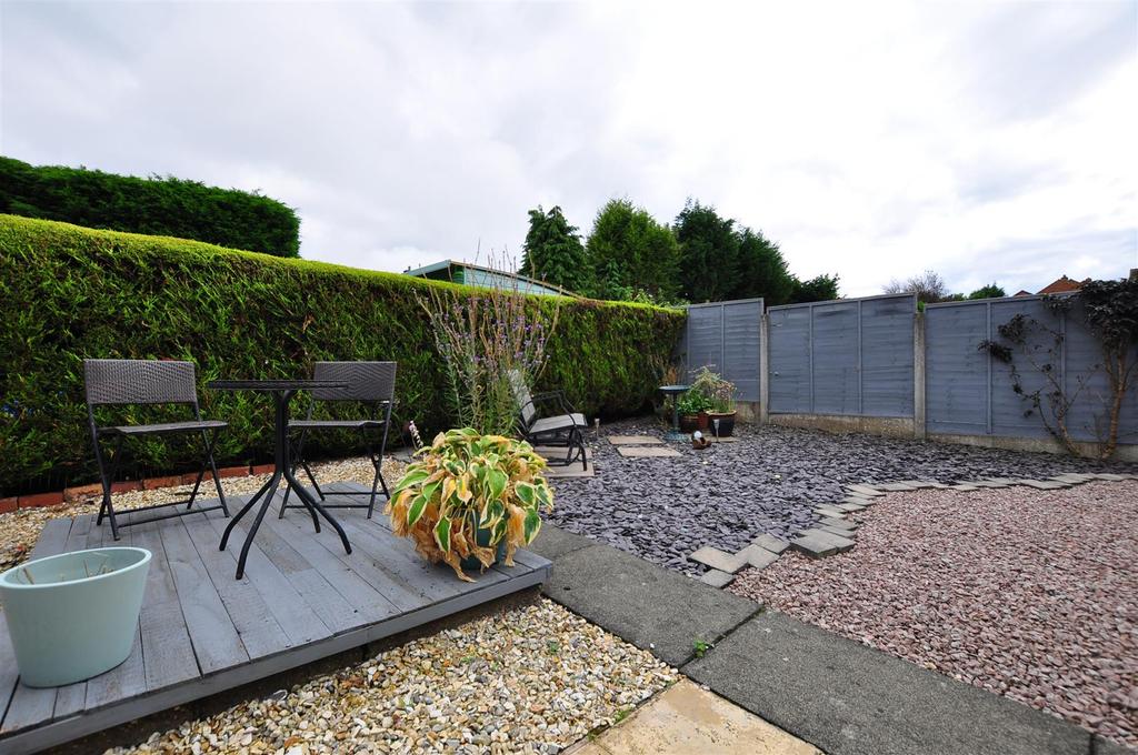 Waverley Crescent, Romsley, Halesowen 2 bed flat £190,000