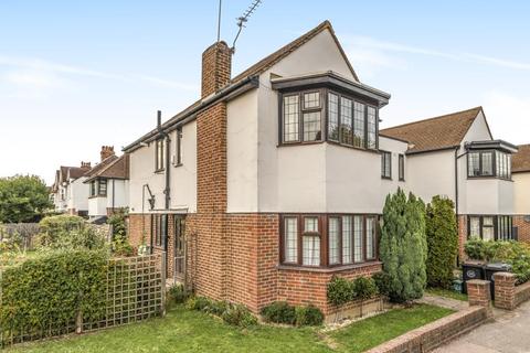 8 Lyndale, Thames Ditton, KT7 0LR