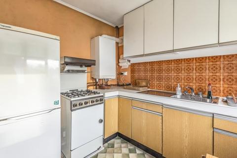 8 Lyndale, Thames Ditton, KT7 0LR
