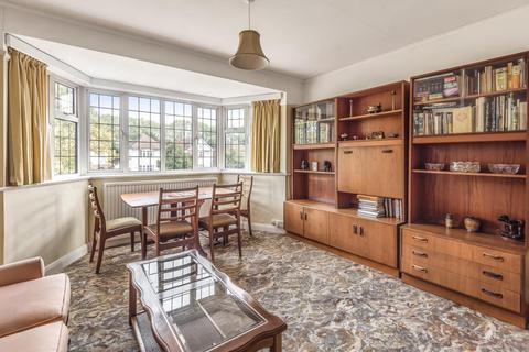 8 Lyndale, Thames Ditton, KT7 0LR