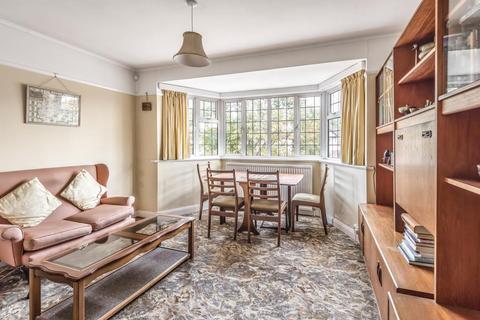 8 Lyndale, Thames Ditton, KT7 0LR