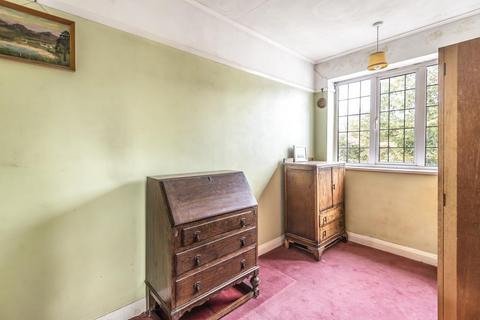 8 Lyndale, Thames Ditton, KT7 0LR