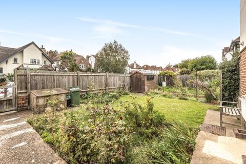 8 Lyndale, Thames Ditton, KT7 0LR