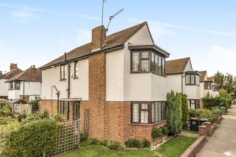 8 Lyndale, Thames Ditton, KT7 0LR