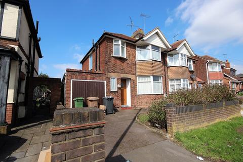 3 bedroom semi-detached house to rent, Hitchin Road, Luton LU2