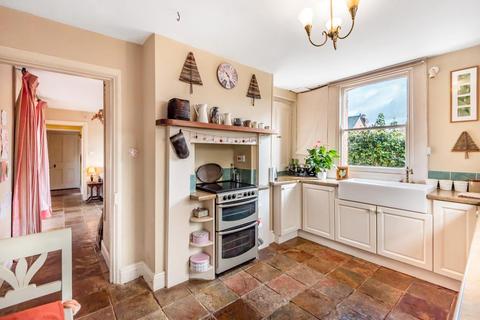 135 Bargates, Leominster, HR6 8QS