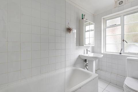 8 Kings Keep, Kingston Upon Thames, KT1 2HP