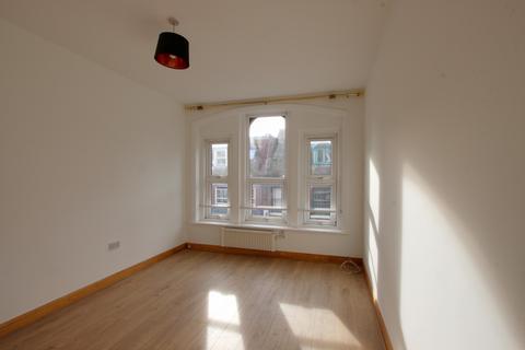 2 bedroom flat to rent, Havant   North Street   Unfurnished
