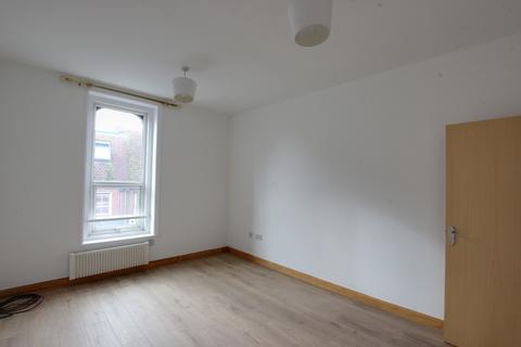 2 bedroom flat to rent, Havant   North Street   Unfurnished