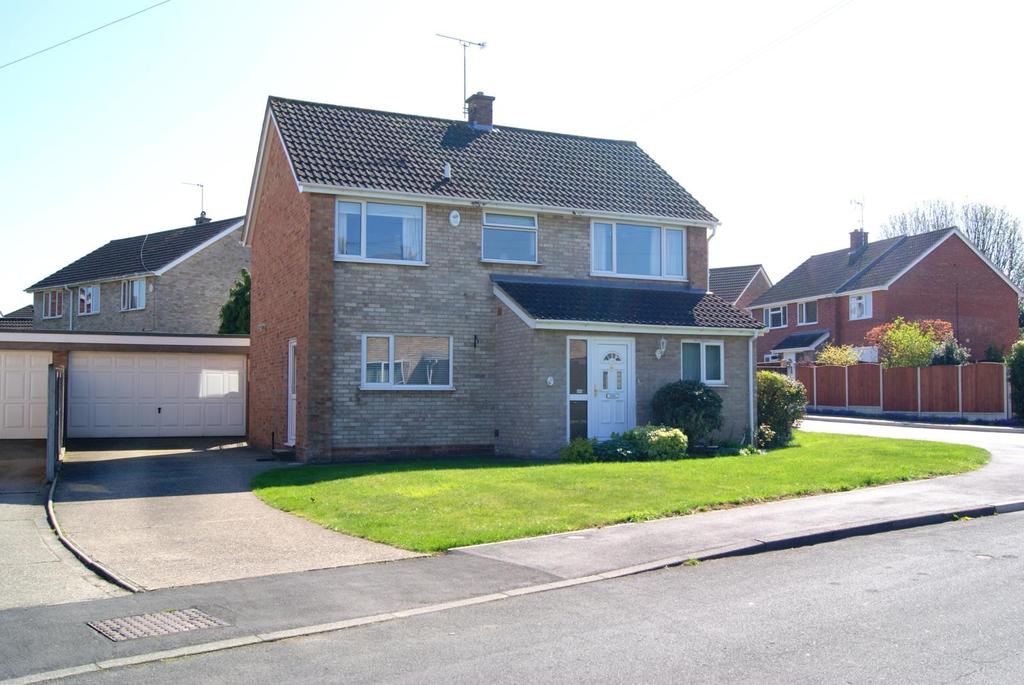 Smiths Field, Rayne, Braintree, Essex, CM77 4 bed detached house £290,000