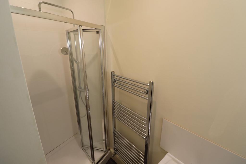 Bed 1 Ensuite