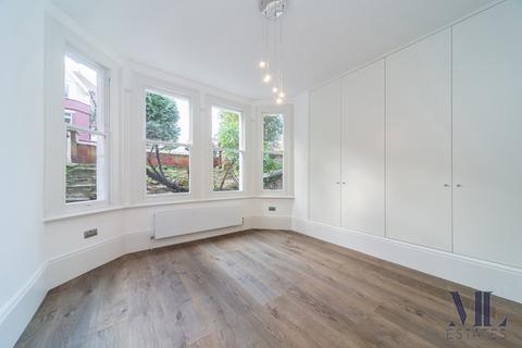 3 bedroom flat to rent, Frognal, London NW3