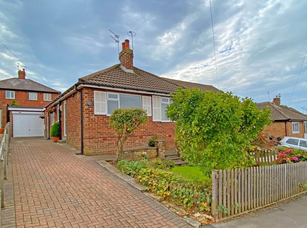 Knox Way, Harrogate 2 bed semidetached bungalow £219,950