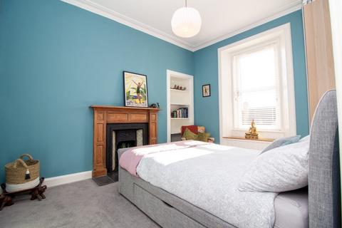 2 bedroom flat to rent, Market Street, Musselburgh, East Lothian, EH21