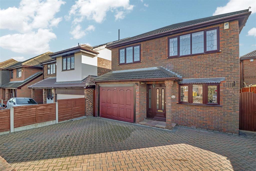 Elmhurst Avenue, Benfleet 4 bed house £2,300 pcm (£531 pw)