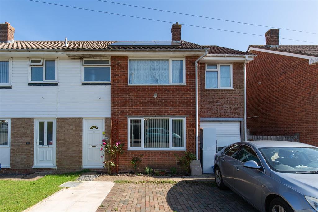 Sycamore Court, Uckfield 4 bed semidetached house £365,000