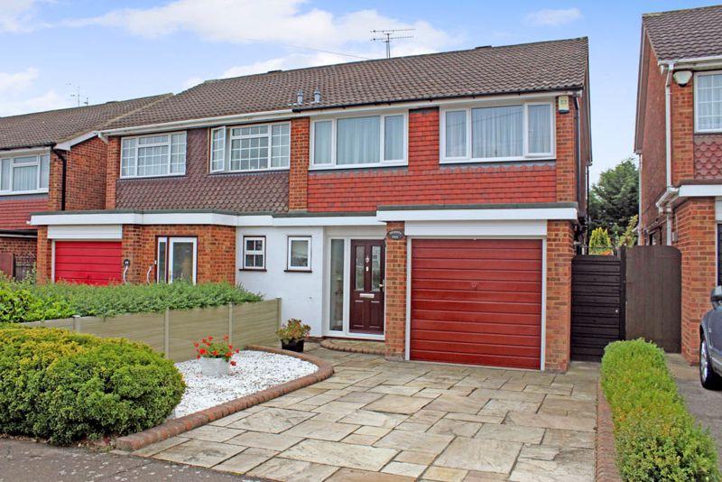 Fourth Avenue, Wickford, SS11 8RH 3 bed semidetached house £399,995