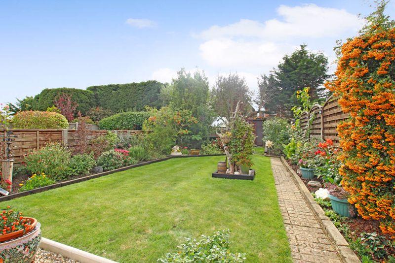 Fourth Avenue, Wickford, SS11 8RH 3 bed semidetached house £399,995